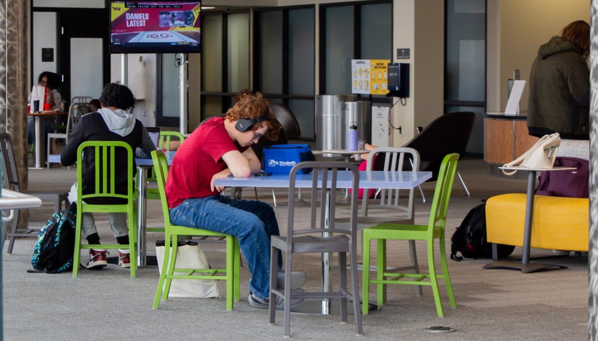 Students are busy studying on the third floor of the Student Union.