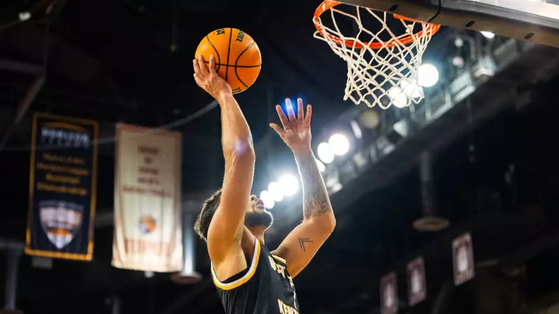 Trey Robinson had a buzzer beater and eclipsed 1,000 career points vs IU Indy.